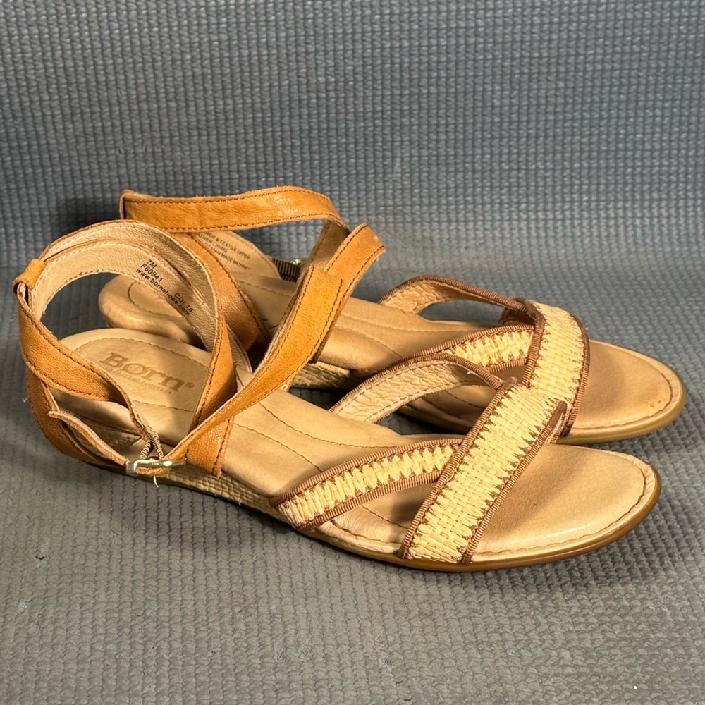 Born Cascade Tan Wedge‎ Sandals Women’s Size 7